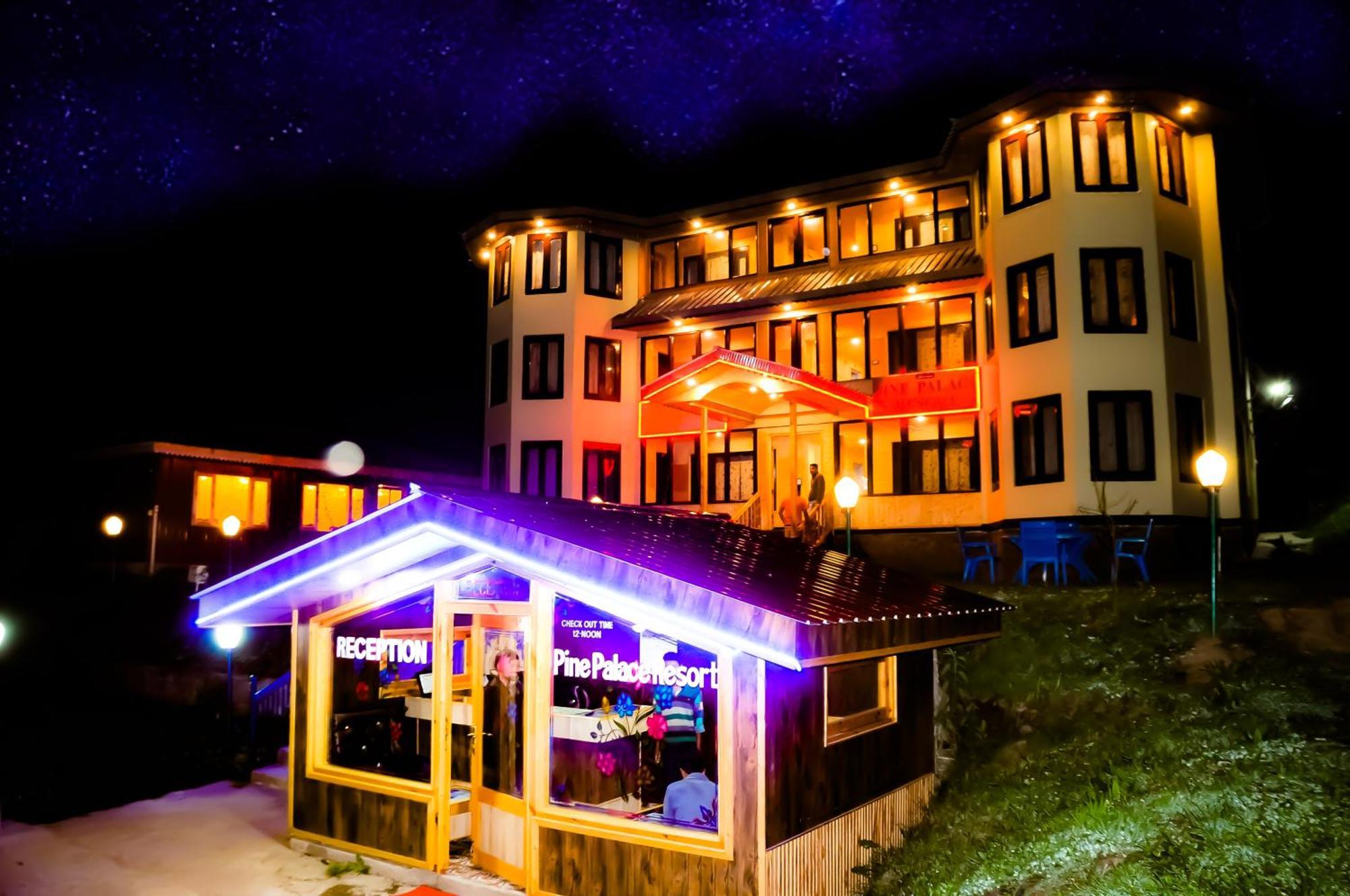 Pine Palace Resort Pahalgam Bagian luar foto